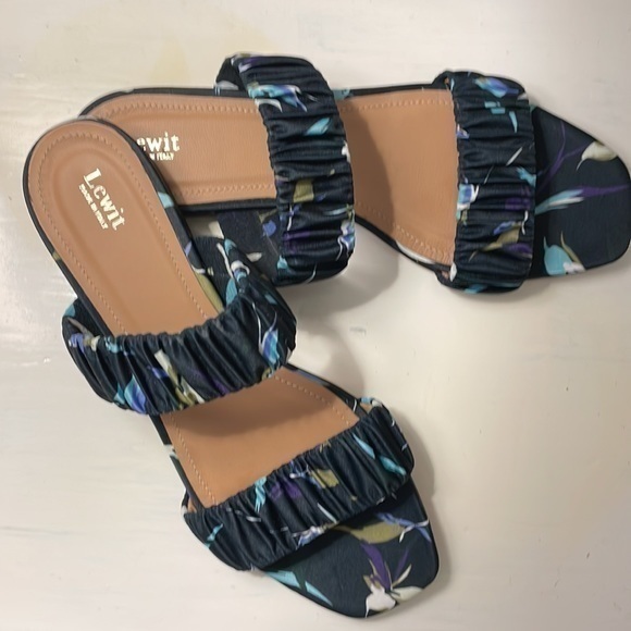 Lewit Shoes - 💥NWT Lewit sandals made in Italy